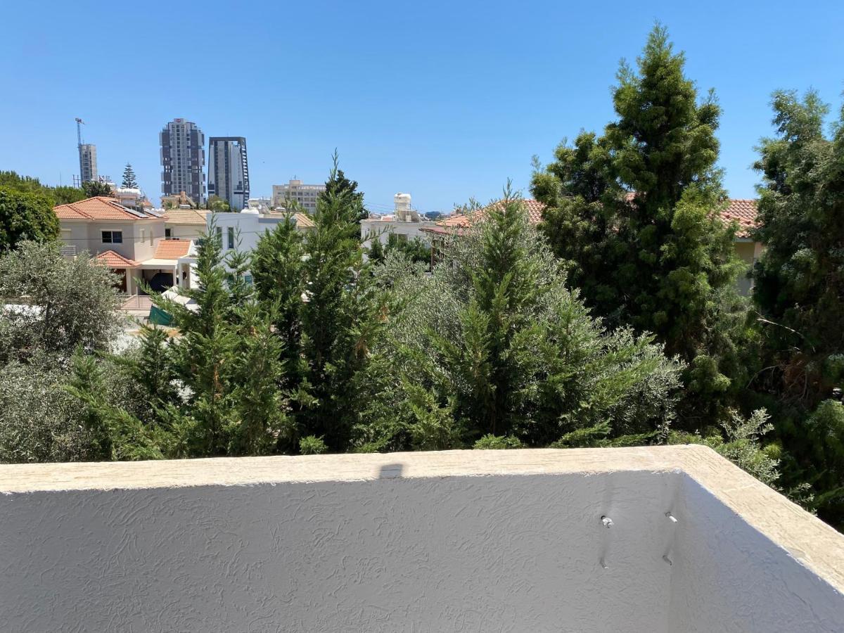 1-Bedroom Apartment With View Limassol Exteriör bild