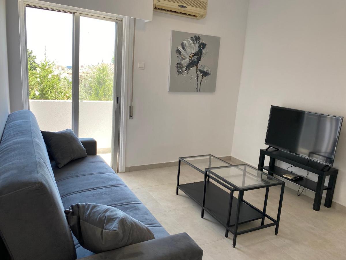 1-Bedroom Apartment With View Limassol Exteriör bild