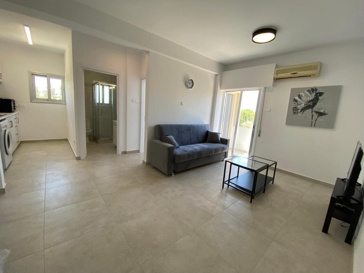 1-Bedroom Apartment With View Limassol Exteriör bild