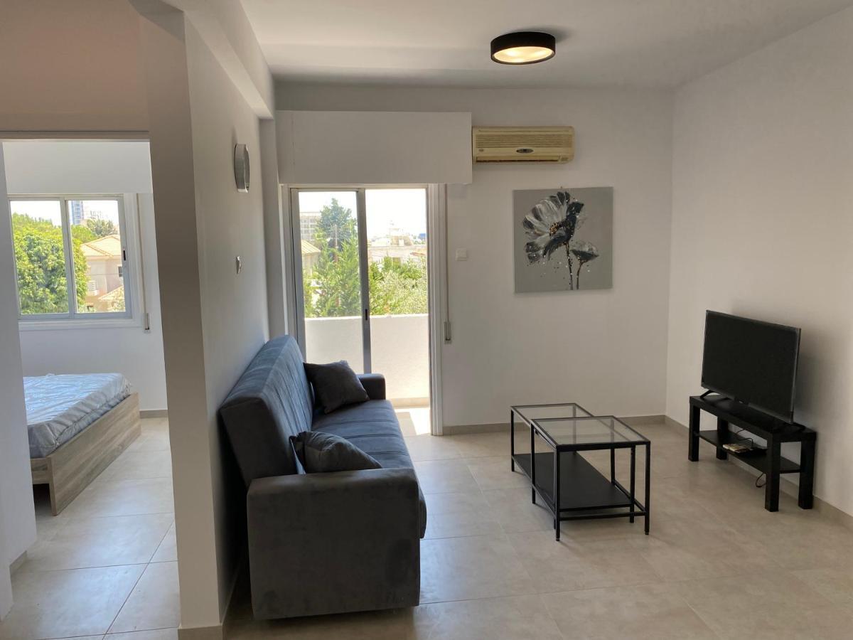 1-Bedroom Apartment With View Limassol Exteriör bild