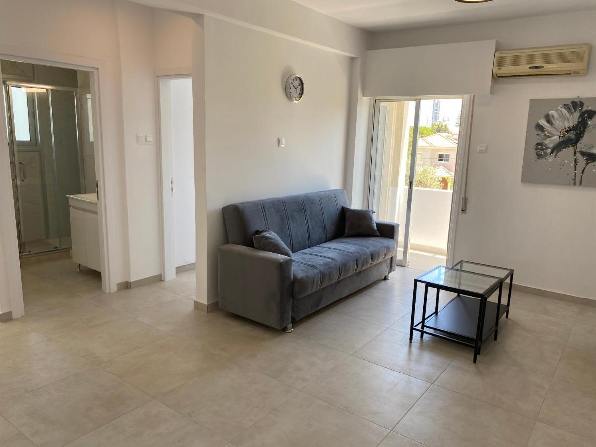 1-Bedroom Apartment With View Limassol Exteriör bild